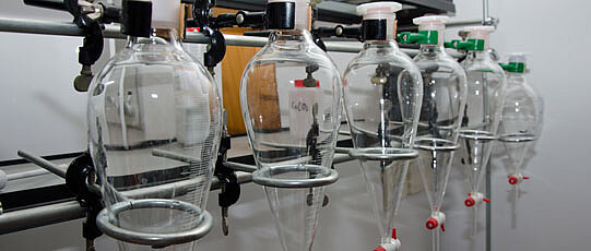 Glass laboratory vessels.